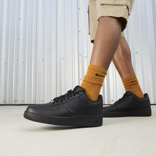 Orixa Kicks Airforce 1 black sneakers with white soles, featuring classic Nike design and sleek black leather upper.