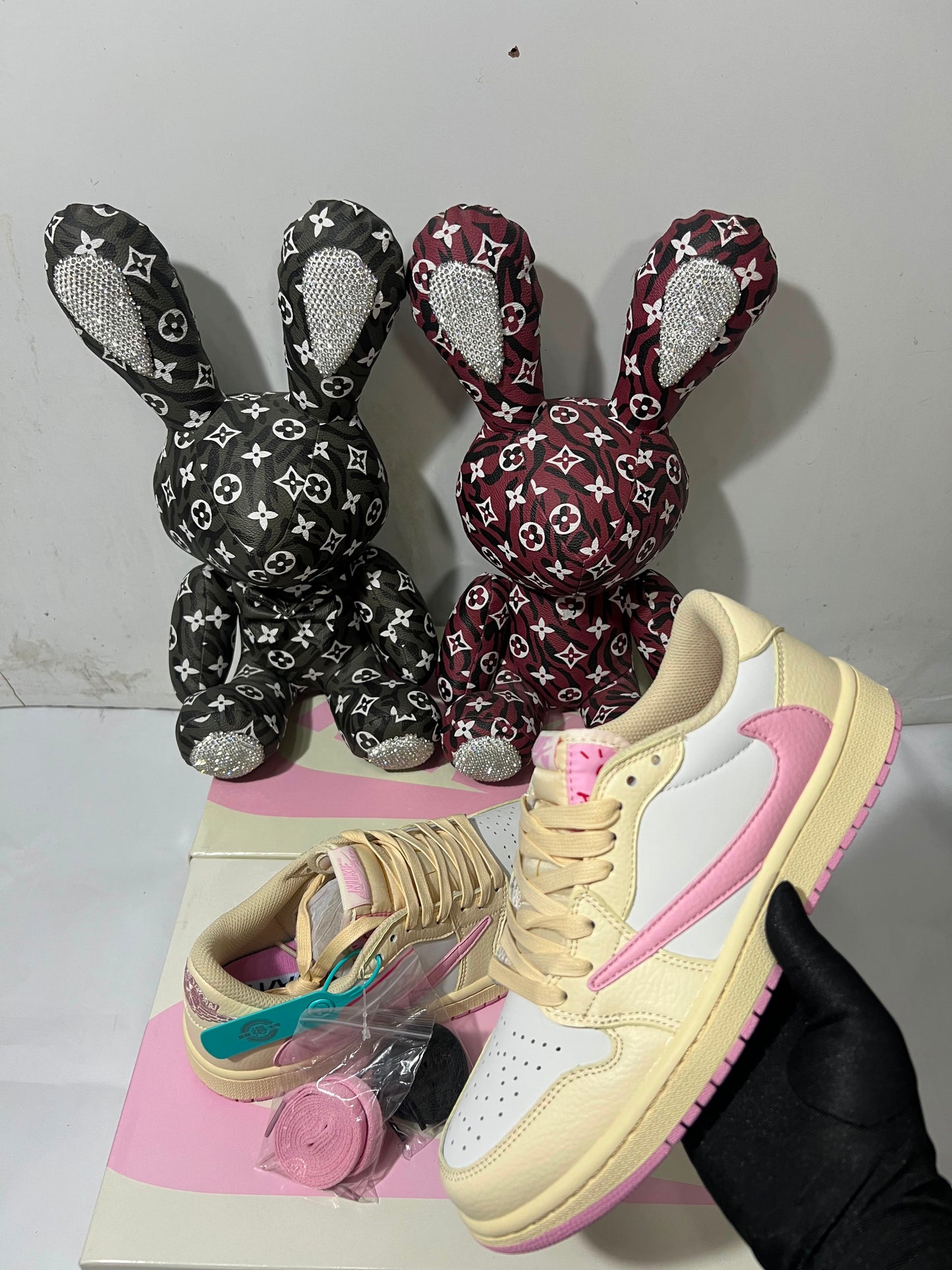 Nike x Travis Scott Air Jordan 1 Low OG "Shy Pink"