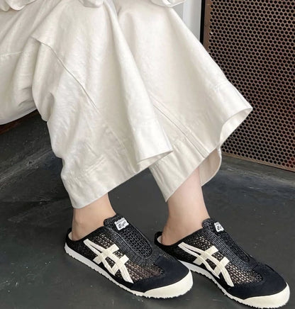 Orixa Kicks Mexico 66 Sabot in black and white, showing the stylish sneaker with classic design and contrasting color details.