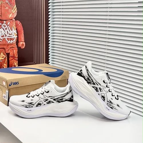 ASICS SUPERBLAST 3 distinctive white and black ☑️