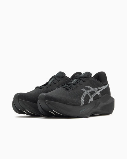 ASICS NOVABLAST 6 running shoes in black, featuring breathable mesh upper and cushioned sole, displayed on a white background.