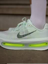 Nike Vomero Premium distinct green - Orixa Kicks