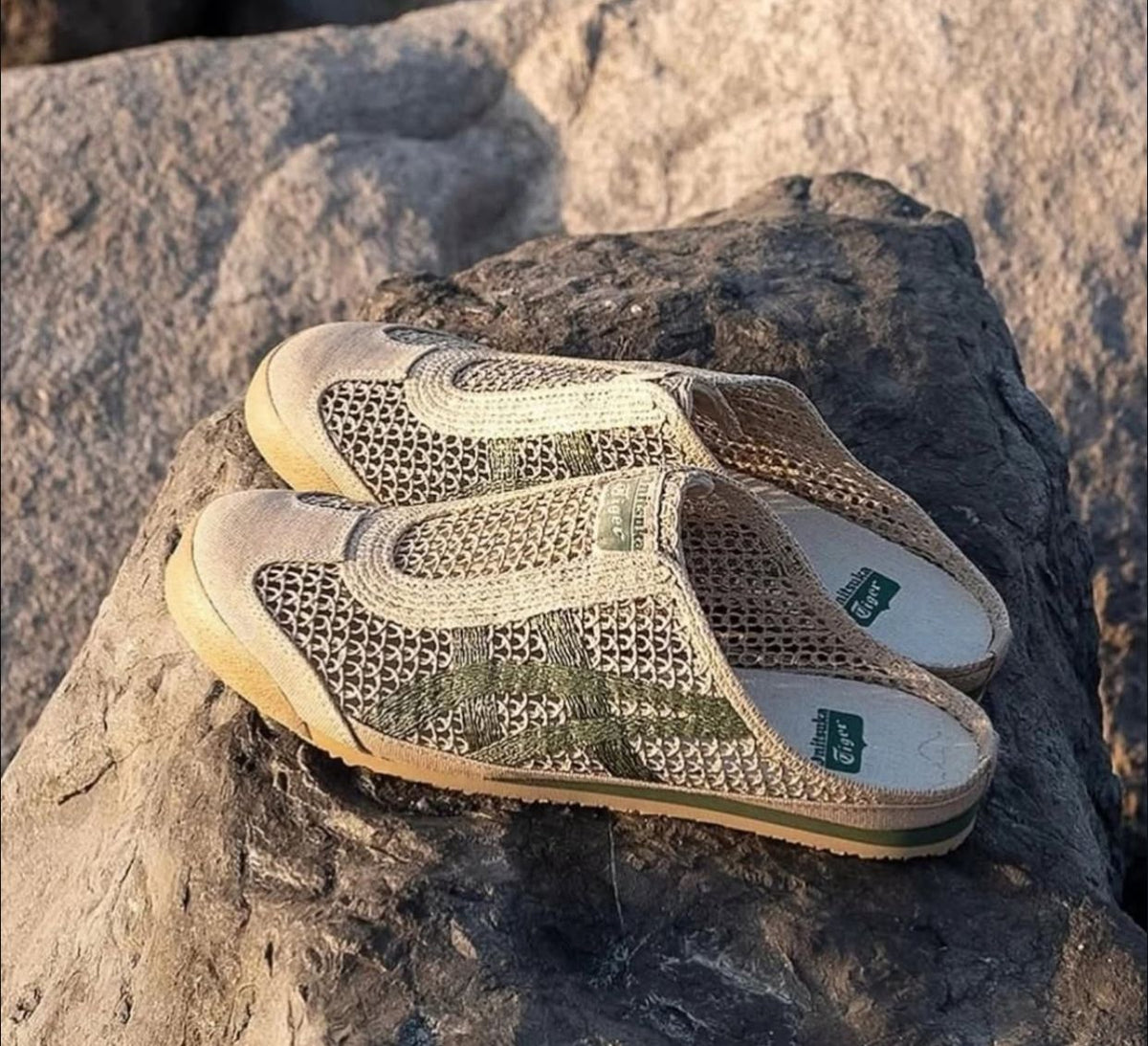 Orixa Kicks Mexico 66 Sabot in beige and green, showing the stylish sneaker with beige body and green accents.