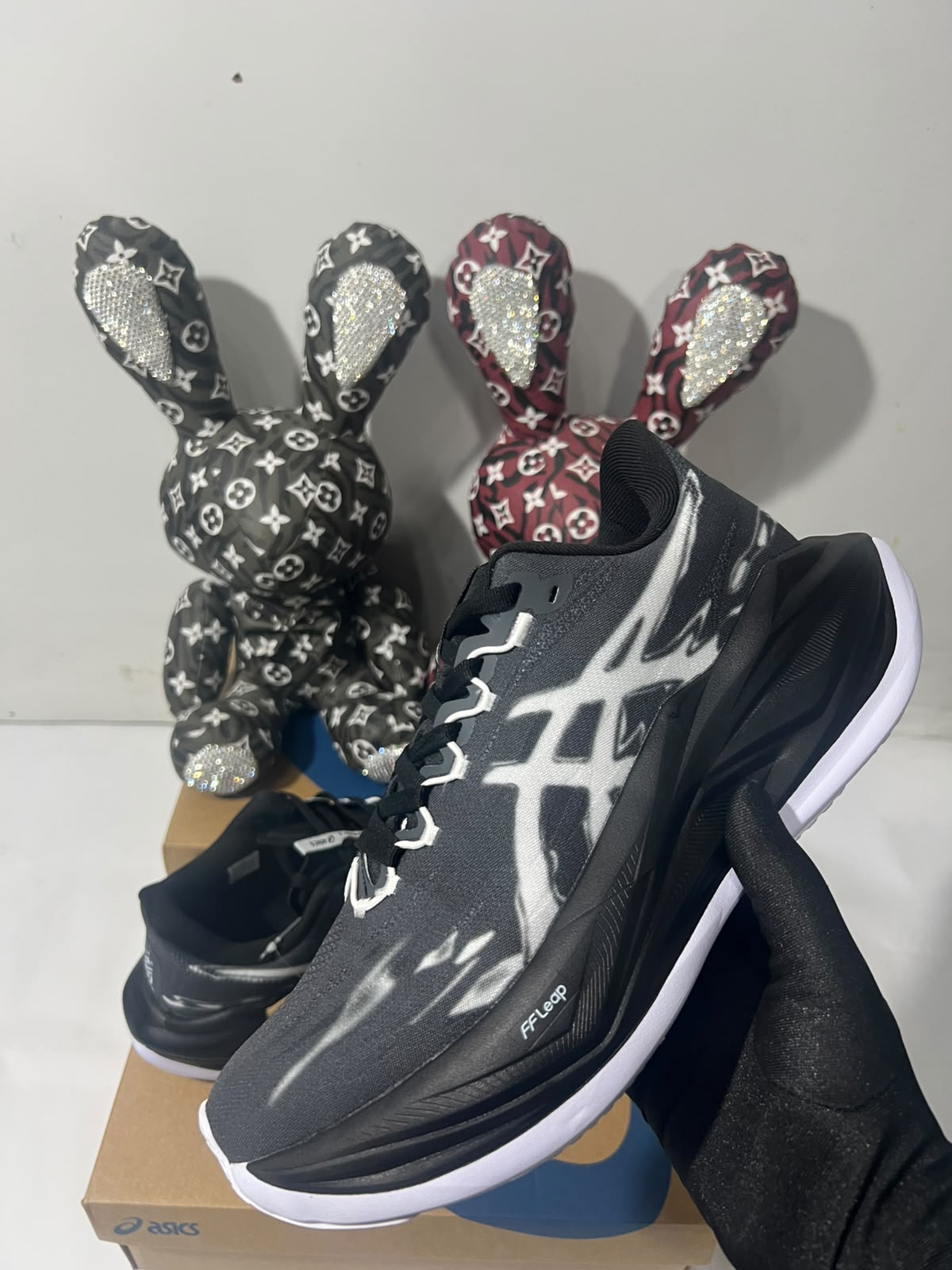ASICS SUPERBLAST 3 black and white